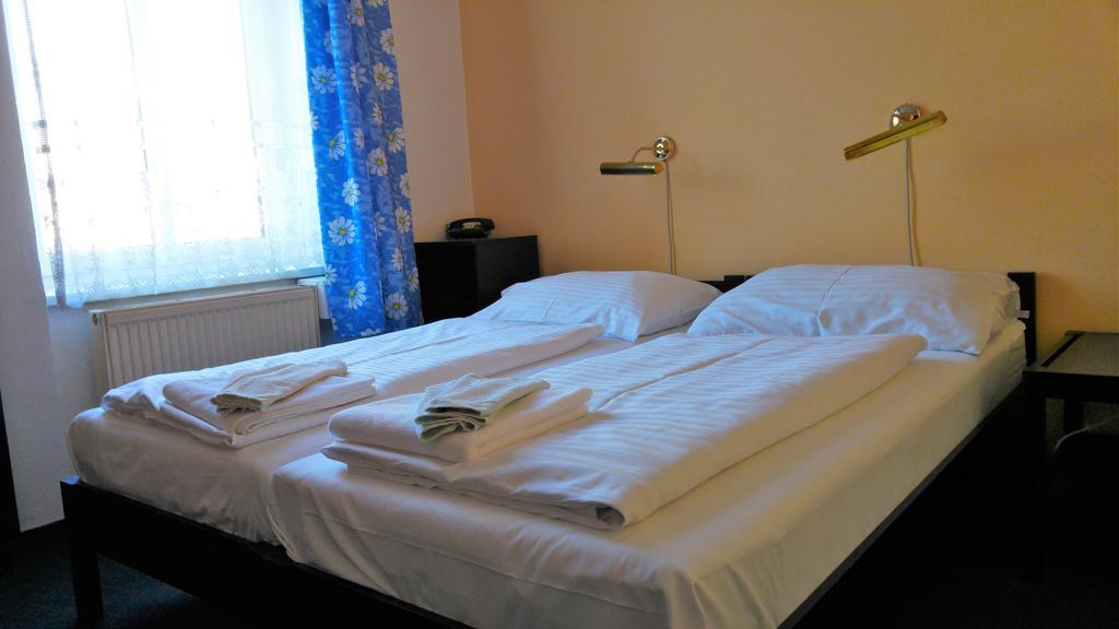 Hotel CB Royal Ceske Budejovice Oda fotoğraf